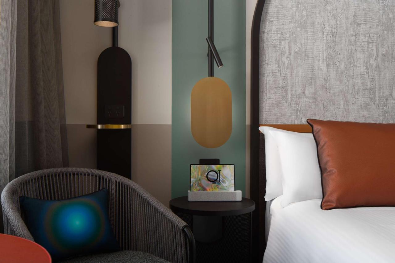Hotel Qt Newcastle Extérieur photo A smart hotel room