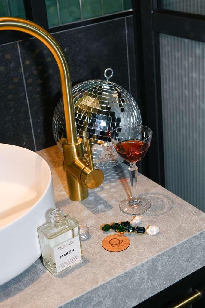 Hotel Qt Newcastle Extérieur photo A disco ball in a bathroom