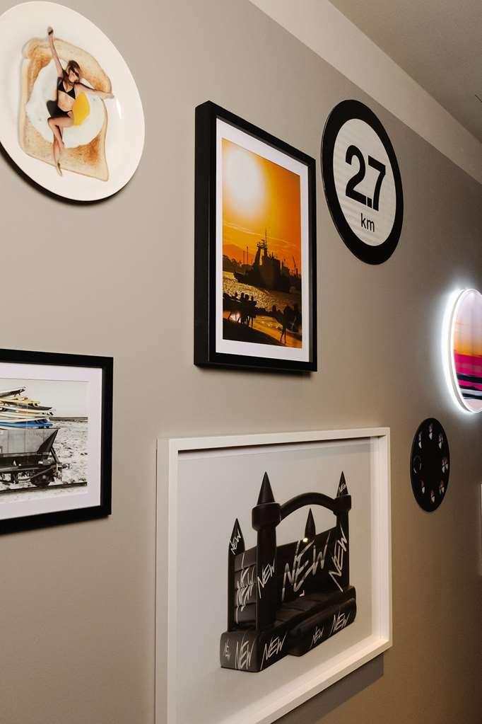 Hotel Qt Newcastle Commodités photo A selection of photographs by the artist
