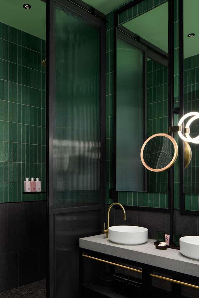 Hotel Qt Newcastle Extérieur photo Bathroom